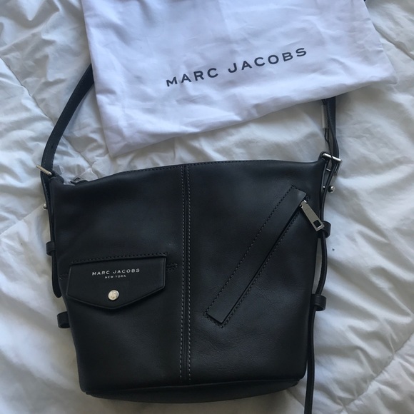 Marc Jacobs Handbags - Marc Jacobs cross body bag